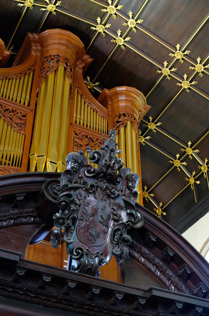 Chapel organ and screen